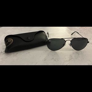 Black Rayban Aviators